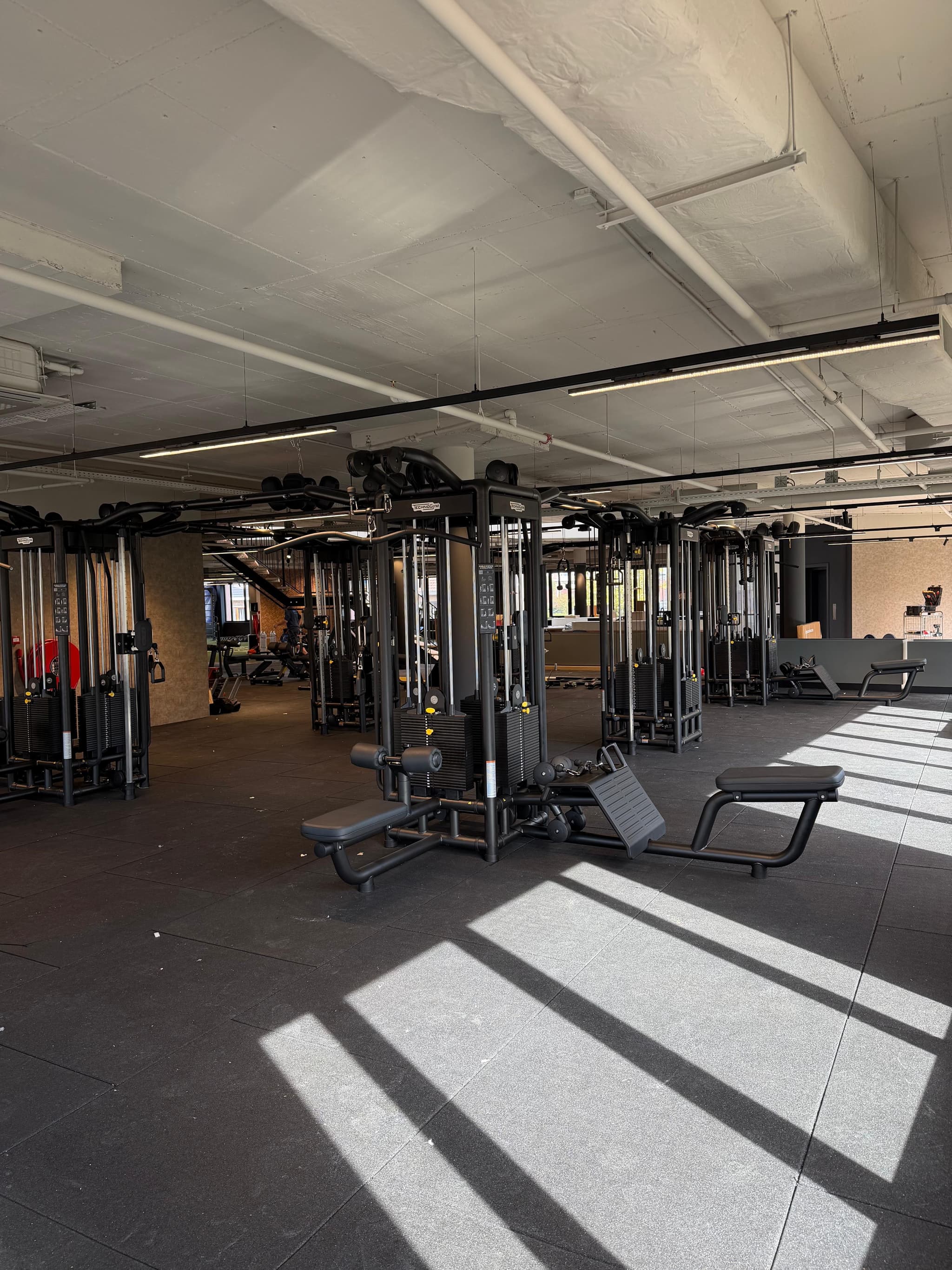 Installatie van fitnessapparatuur bij Sportcity Roosendaal door GymNest