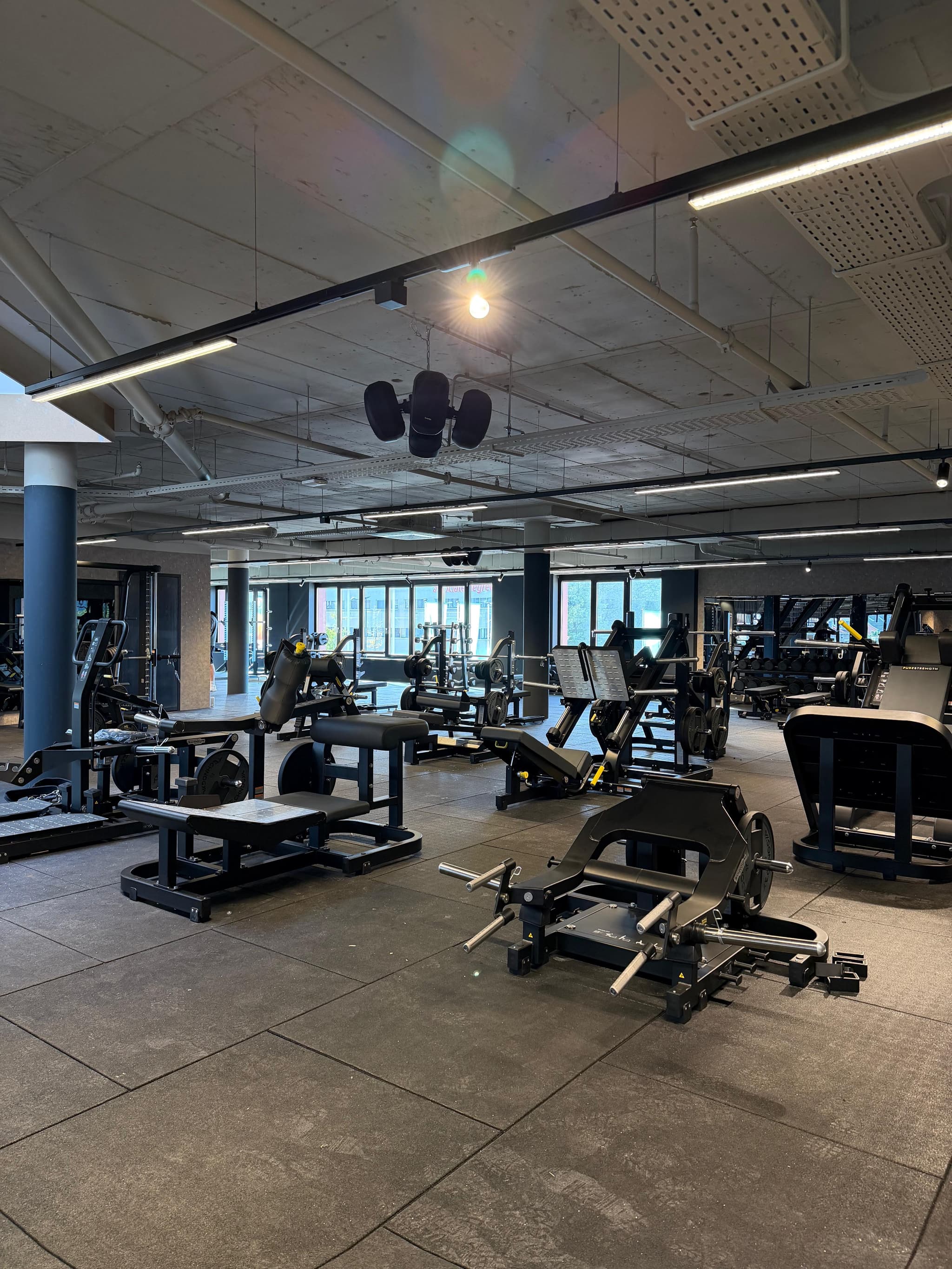 Installatie van fitnessapparatuur bij Sportcity Roosendaal door GymNest